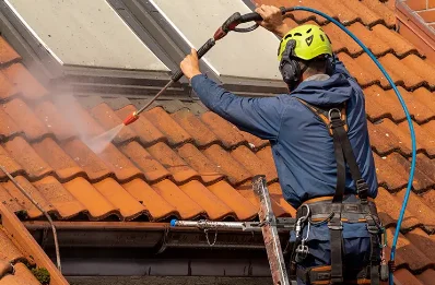 Démoussage et hydrofuge de toiture à Marchémoret